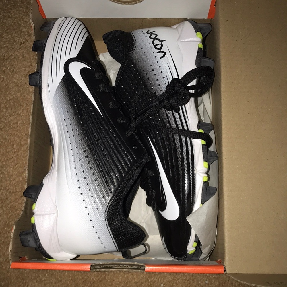 Boys baseball cleats